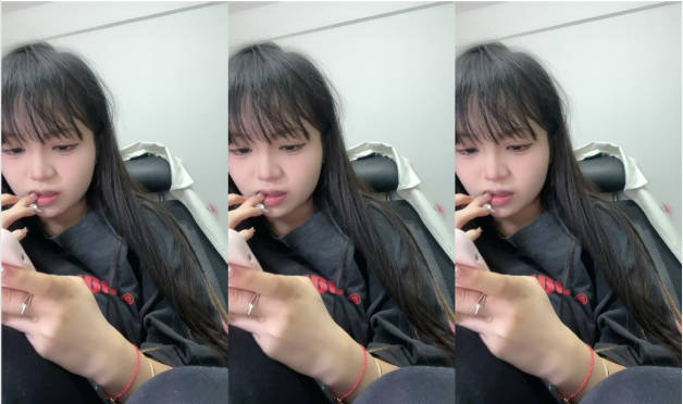 呆萌清纯嫩妹妹！新人近期下海！撩起内衣奶子一手抓，肥唇超嫩小穴，近距离特写，浴室洗澡湿身诱惑