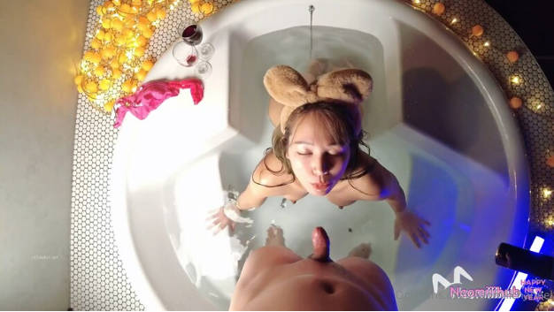 高铁露出女神，神似徐若瑄PULS，【naomii】12-1月付费解锁作品（上），颜值和身材均上等