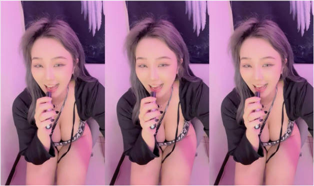 肉欲系大奶颜值美女！扭动肥臀性感诱惑！一线天肥穴自慰，震动棒抽查特写，双指插入一顿扣，爽的呻吟不断}