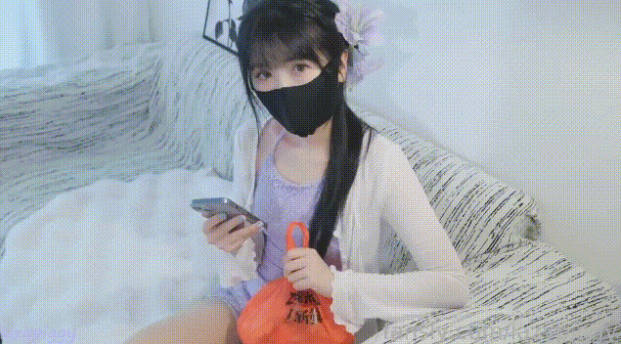 新品福利，极品白虎嫩妹【lazypiggy懒懒猪】被外卖员跟踪进家，就是喜欢因为我的脚，中出内射}