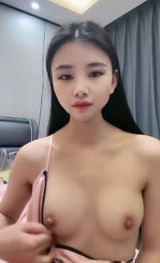 清纯学生妹，【升级版武圣】，大大的眼睛，修长苗条的身材，洗澡撒尿自慰一条龙展示}
