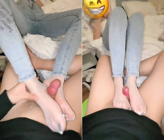 库里白丝 粉嫩小脚配白亚洲高清中文字幕一区二区三区丝 直接玉足出来保养液，被我这种足交哥哥你能撑多久呀？足交射精