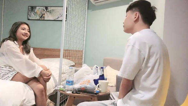 泡良最佳教程，完整日韩高清在线观看版未流出，【哥不是那样人】，众多美女纷纷拿下，漂亮学生妹，白领都市丽人