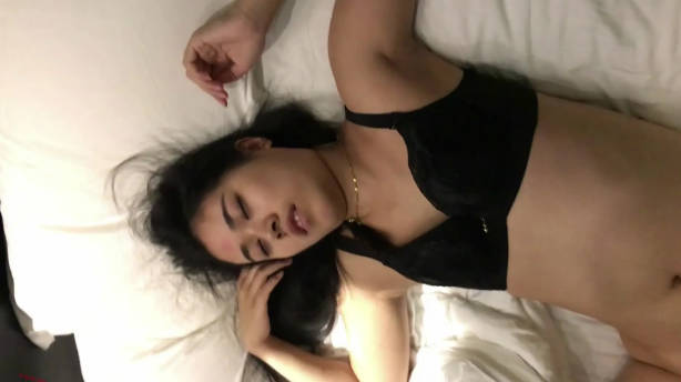 公司聚会灌醉新来的美女同事带回酒店各种姿势玩弄她的大肥B}