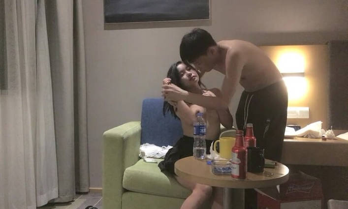 泡良最佳教程，完整版未流出，【哥不是那样人】，清一色美女，从学生妹到白领御姐，展示推拉技巧