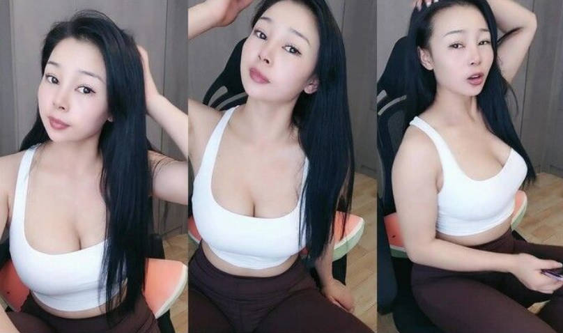 极品美少妇，【唯美包子】，明星脸高颜值，这对大奶子实在让人流口水，还给大家来上一段芭蕾舞