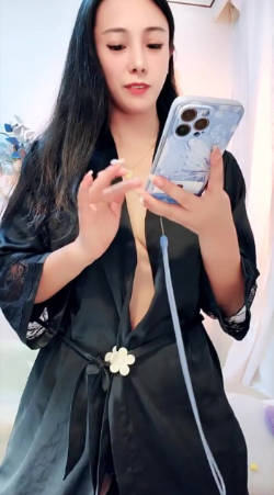 女人味十足，长发气质御姐【豆奶泡泡花】身材太炸裂了，表里不一道具自慰，又骚又反差