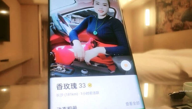 泡良最佳教程，【良家故事】，大神纵横花丛中，大姨们真会玩儿，自卑的姐姐不敢出轨，一通忽悠成功拿下！