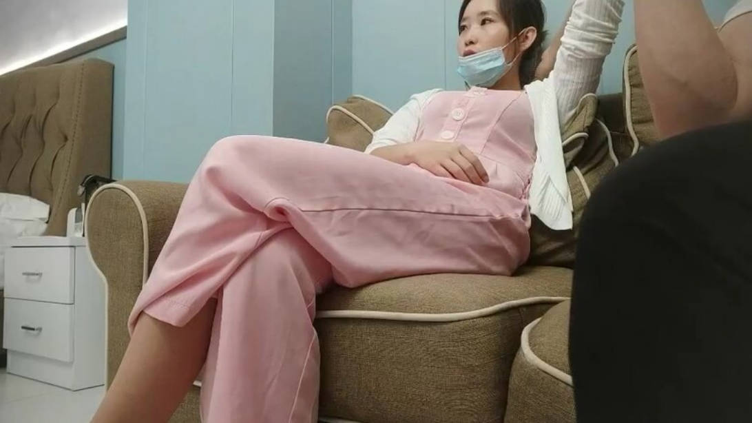 专业良家收割机，人妻猎手，【爱情故事】22.04.18偷拍，风情万种的小少妇，羞涩中带着一丝期盼